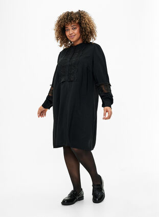 Robe en viscose avec détails au crochet, Black, Model image number 2