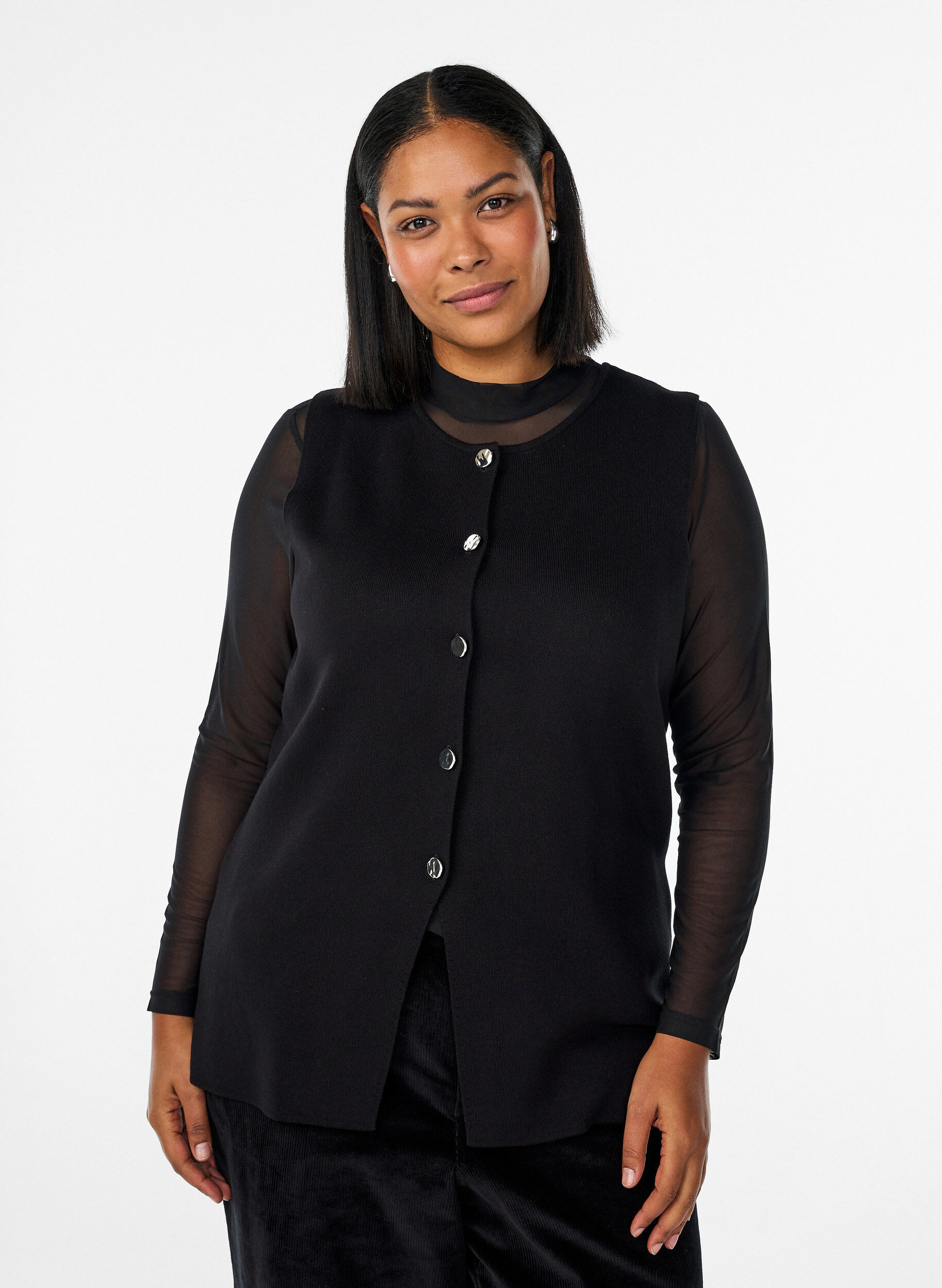 Gilet en maille sans manches avec boutons d&eacute;coratifs, Noir, Model