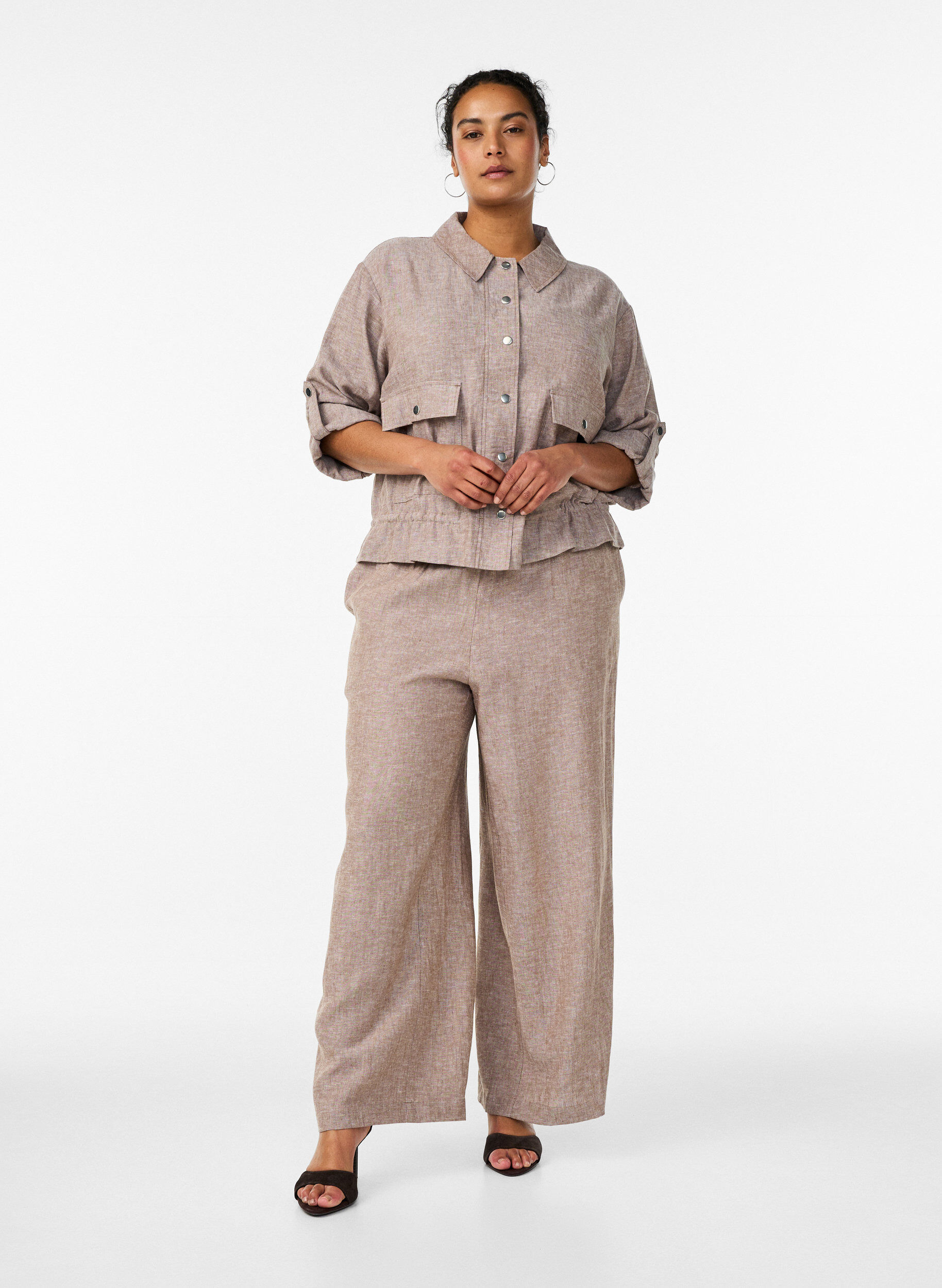 Pantalon large en lin et viscose, Marron, Model