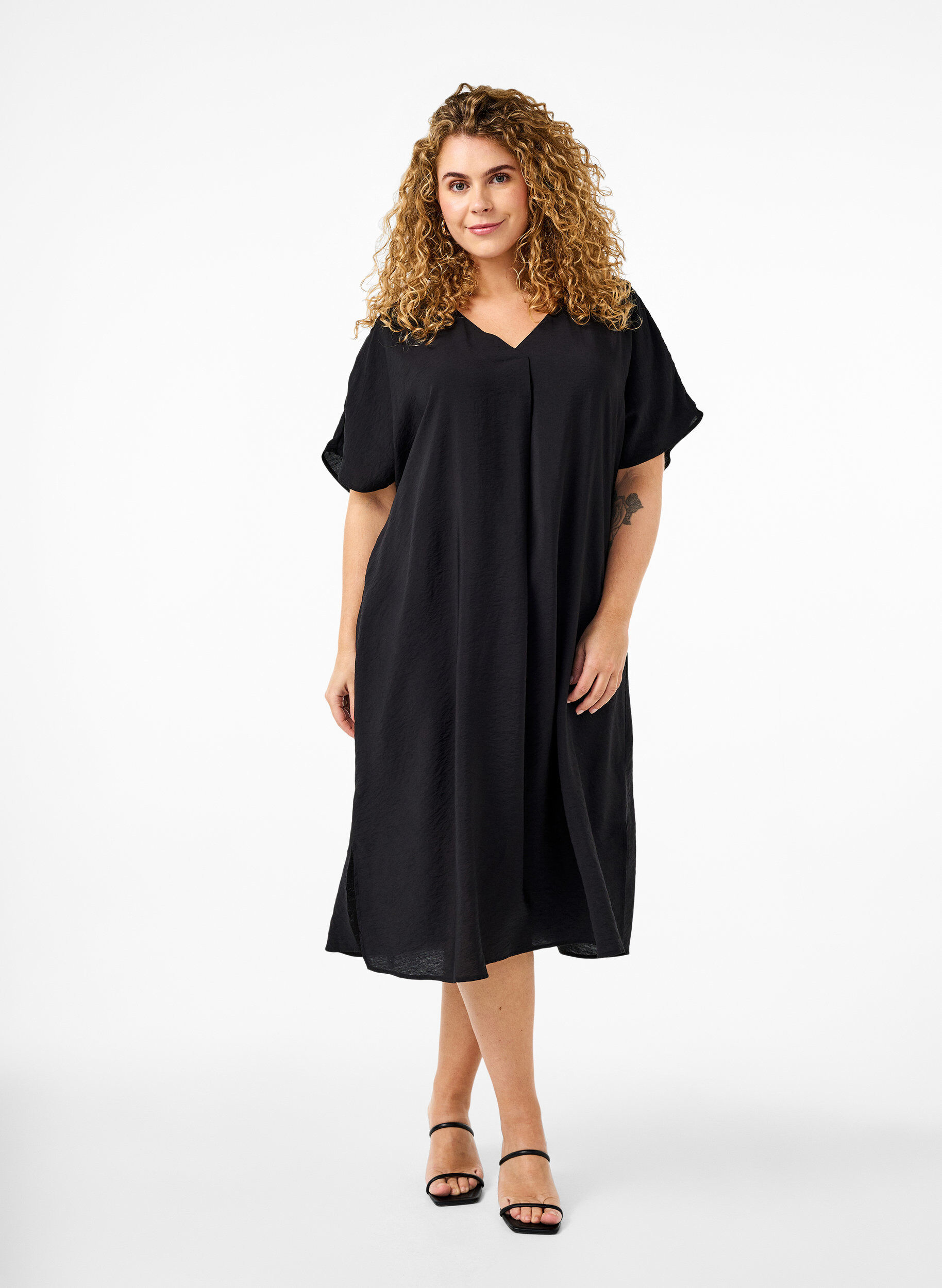 Robe &agrave; col en V en viscose, Noir, Model