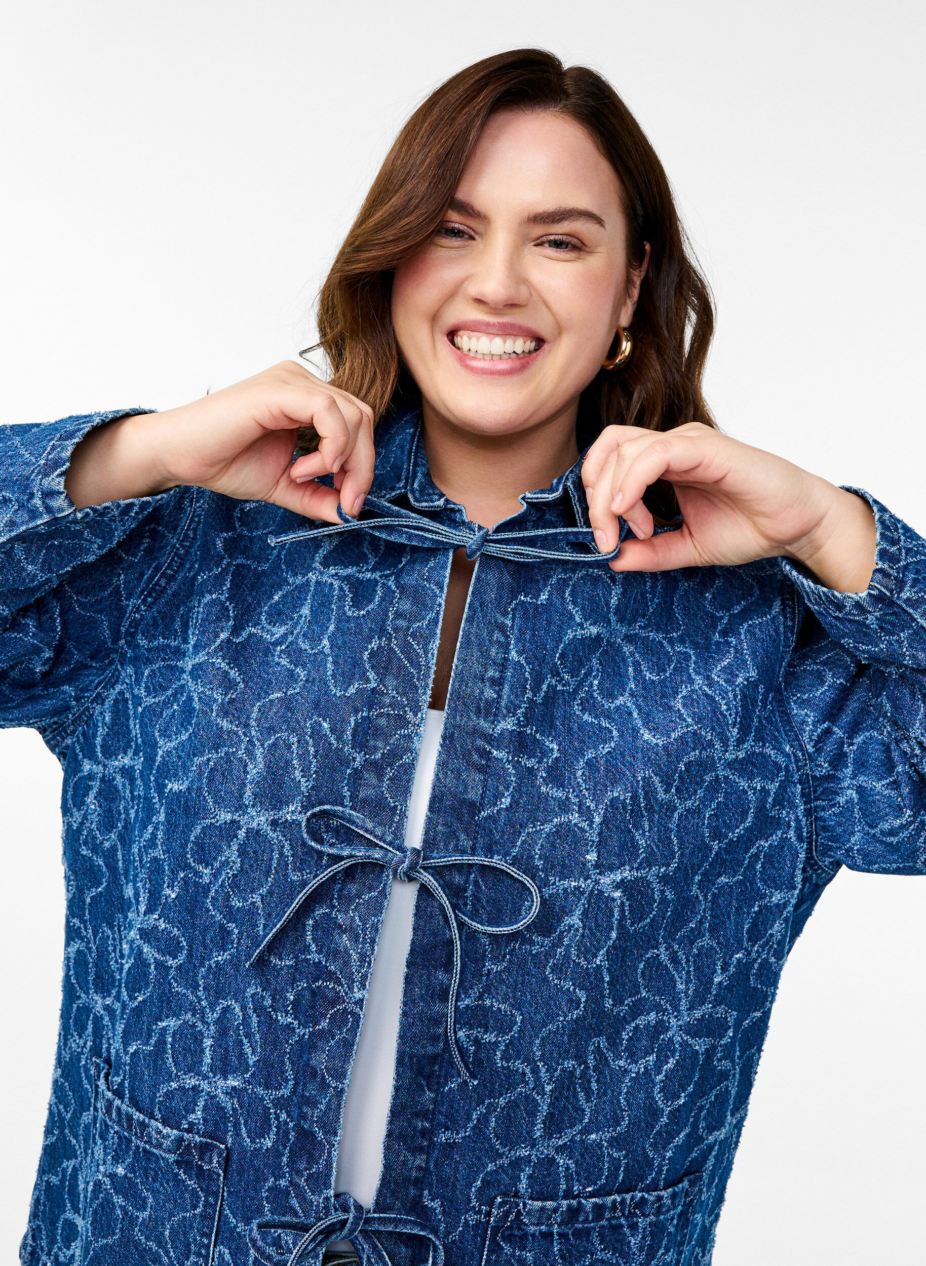 ZizziSpijkerjack met striksluiting en zakken, Blue Denim Destroy, Model image number 2