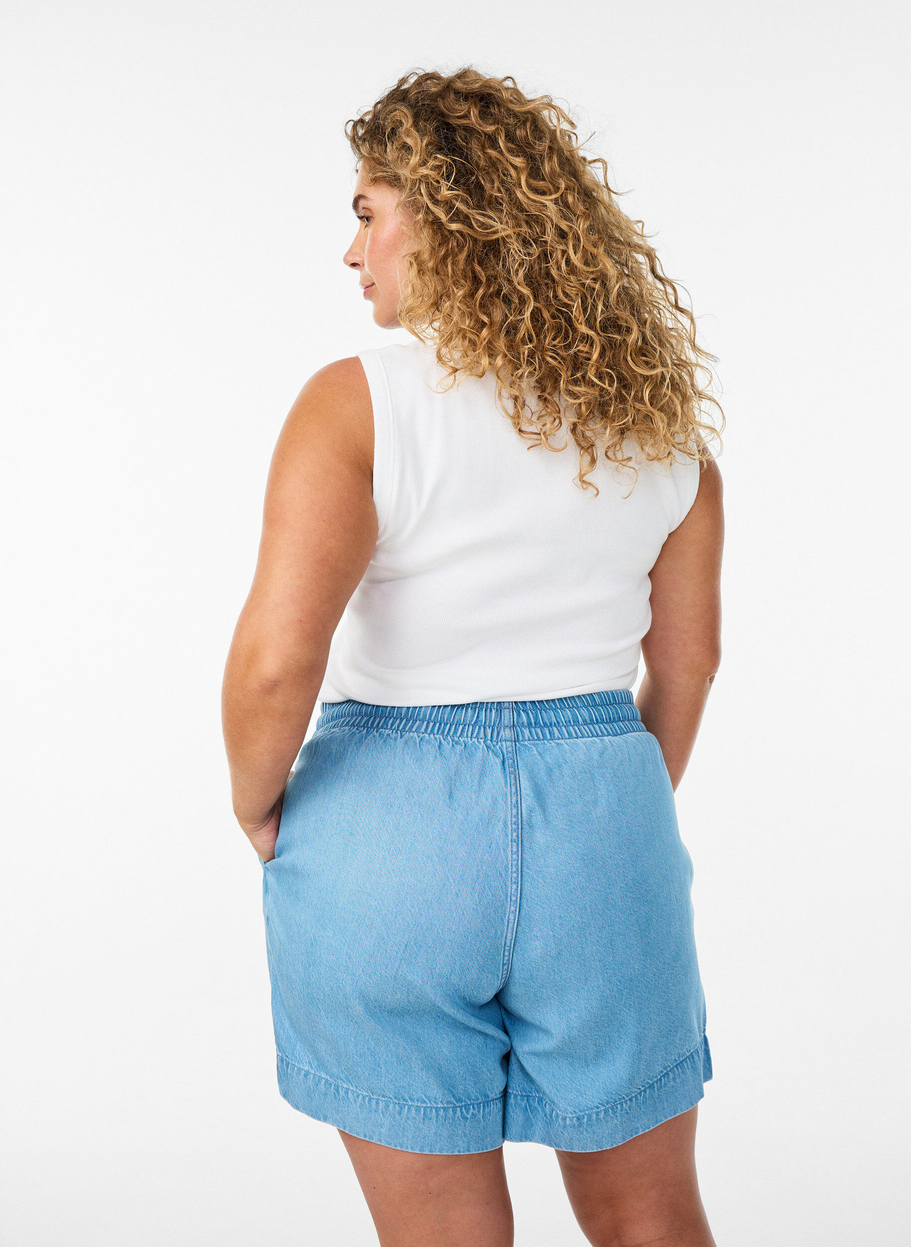 ZizziDenim-look shorts met een elastische tailleband en trekkoord, Blauw, Model image number 2