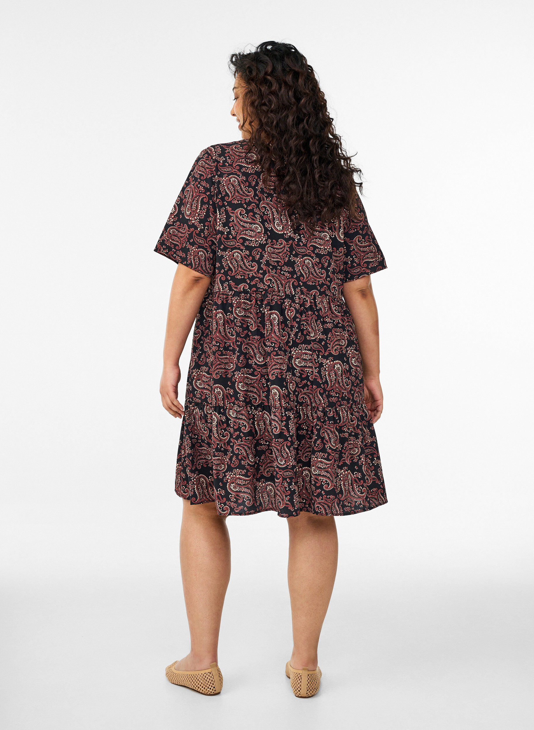 ZizziJurk met korte mouwen, A-lijn en snijlijnen, Zwart, Model image number 2