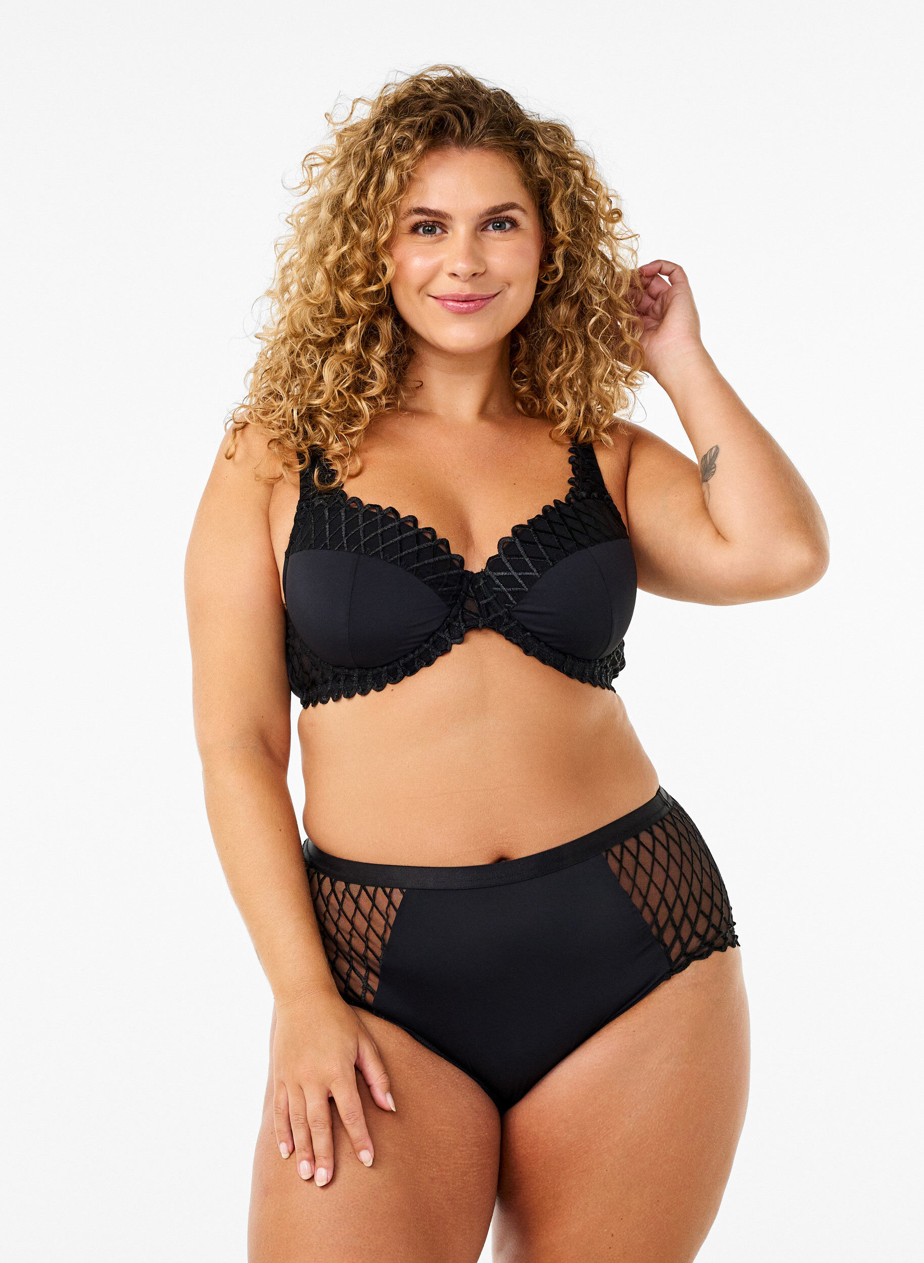 Zizzi Culottes avec d&eacute;tail de maille et taille r&eacute;guli&egrave;re, Black, Model image number 0