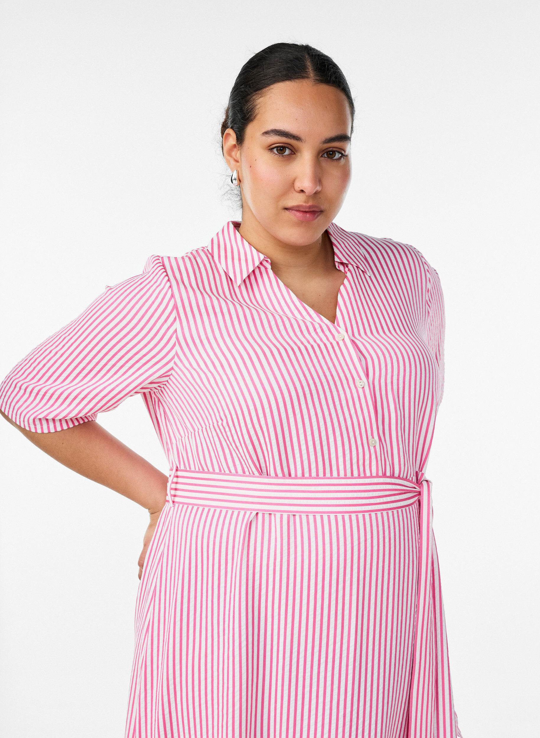 ZizziRobe-chemise longue jusqu&rsquo;aux chevilles avec ceinture &agrave; nouer et rayures, Rose, Model image number 2