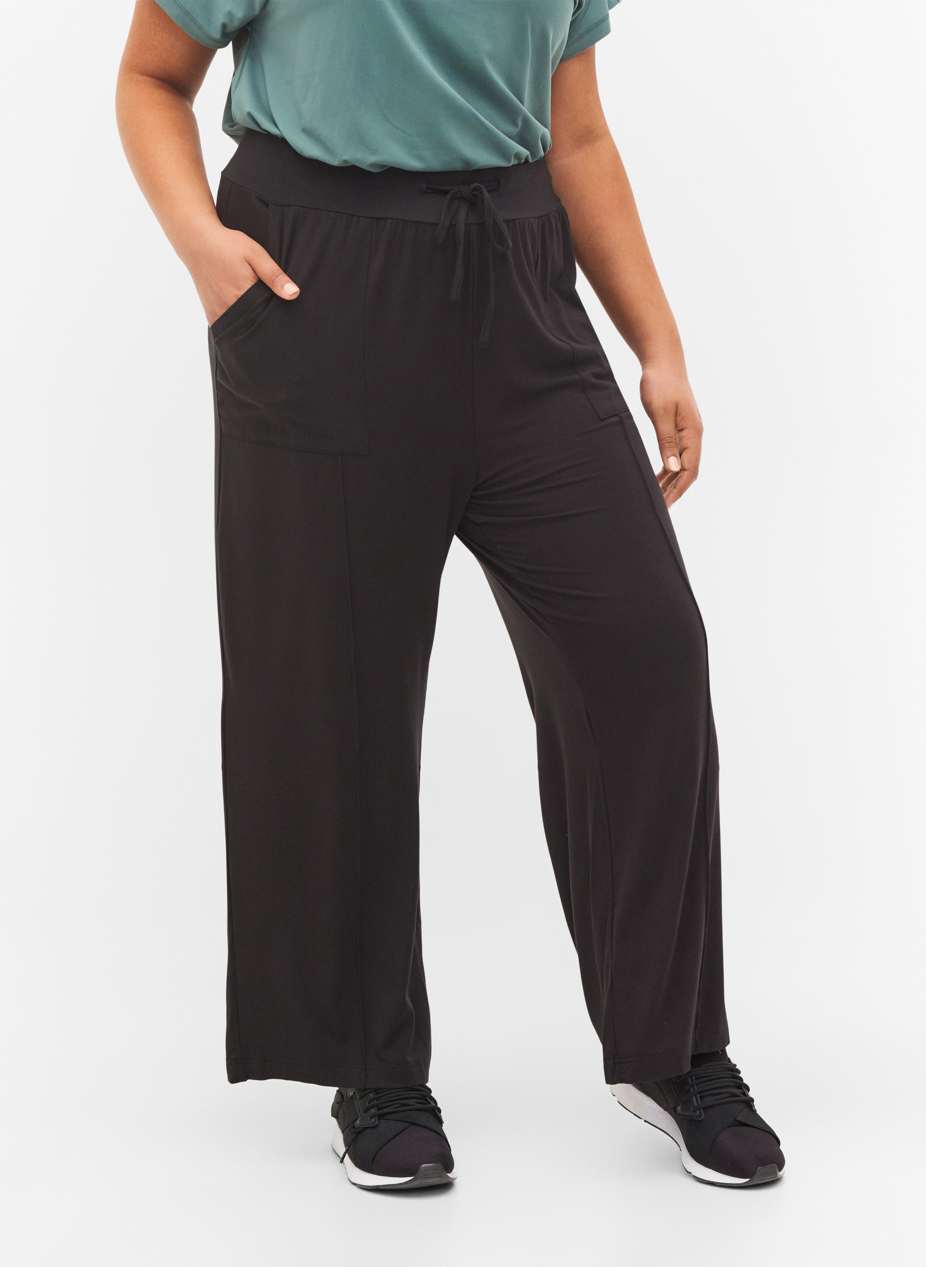 Pantalon de sport en viscose avec poches, Black, Model image number 2