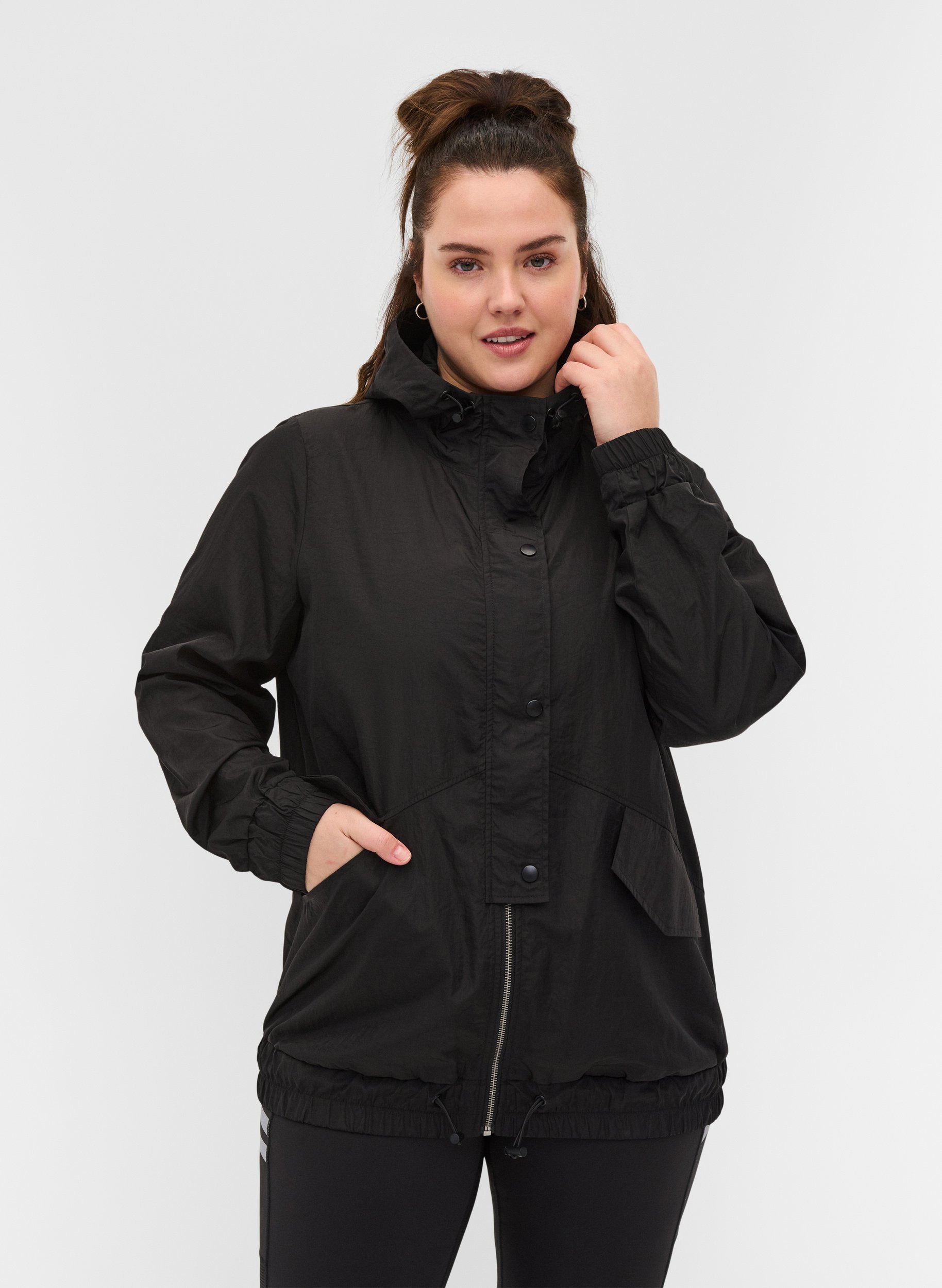 Veste de sport avec capuche et fermeture éclair, Black, Model image number 0