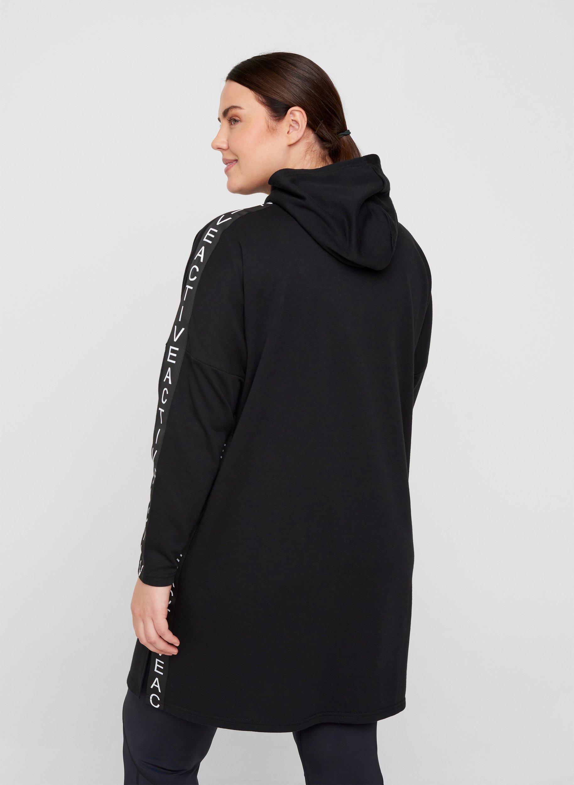 Robe pull avec capuche et grande poche, Black, Model image number 1