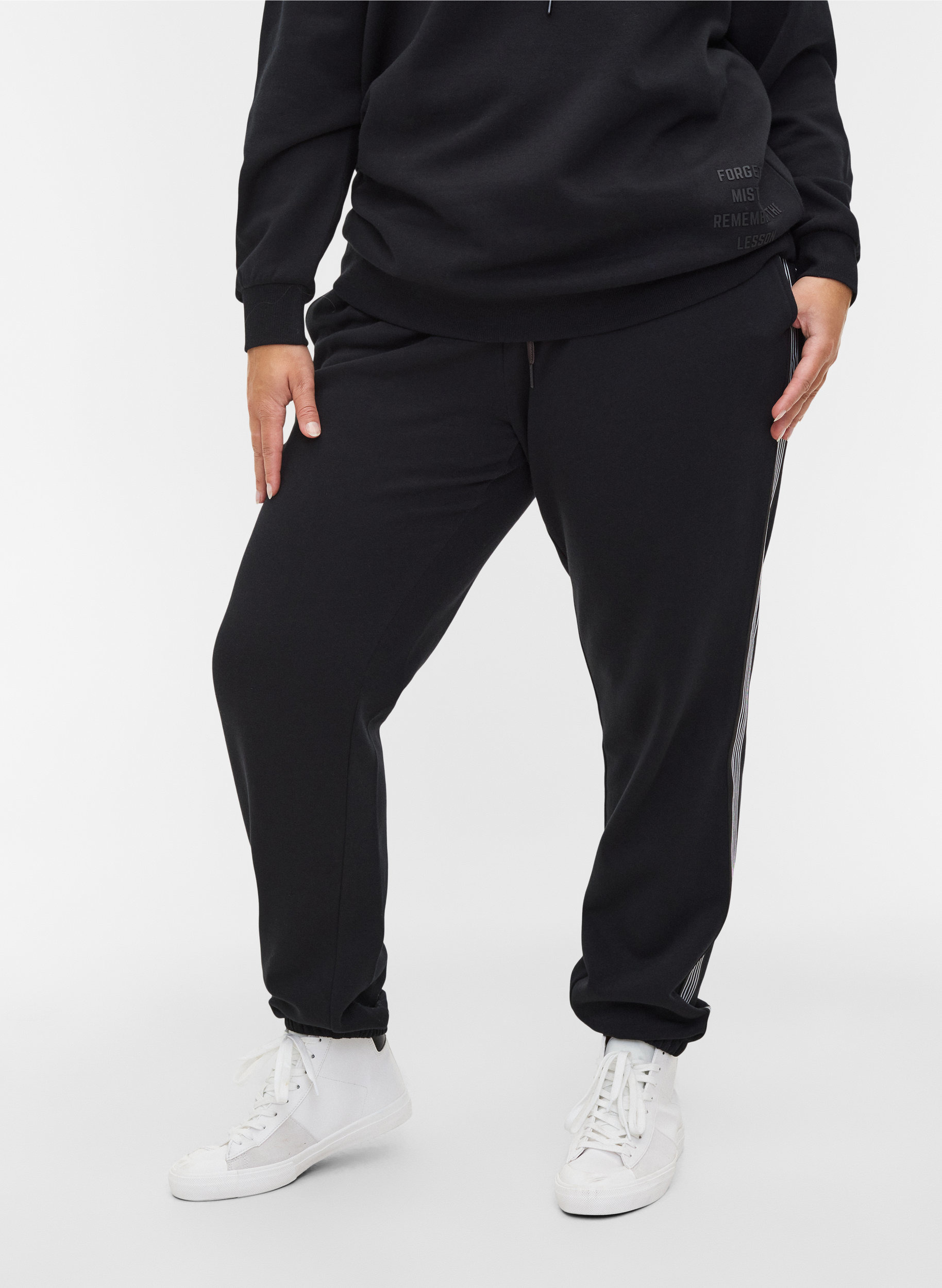 Pantalon de jogging avec cordon de serrage et poches, Black, Model image number 2