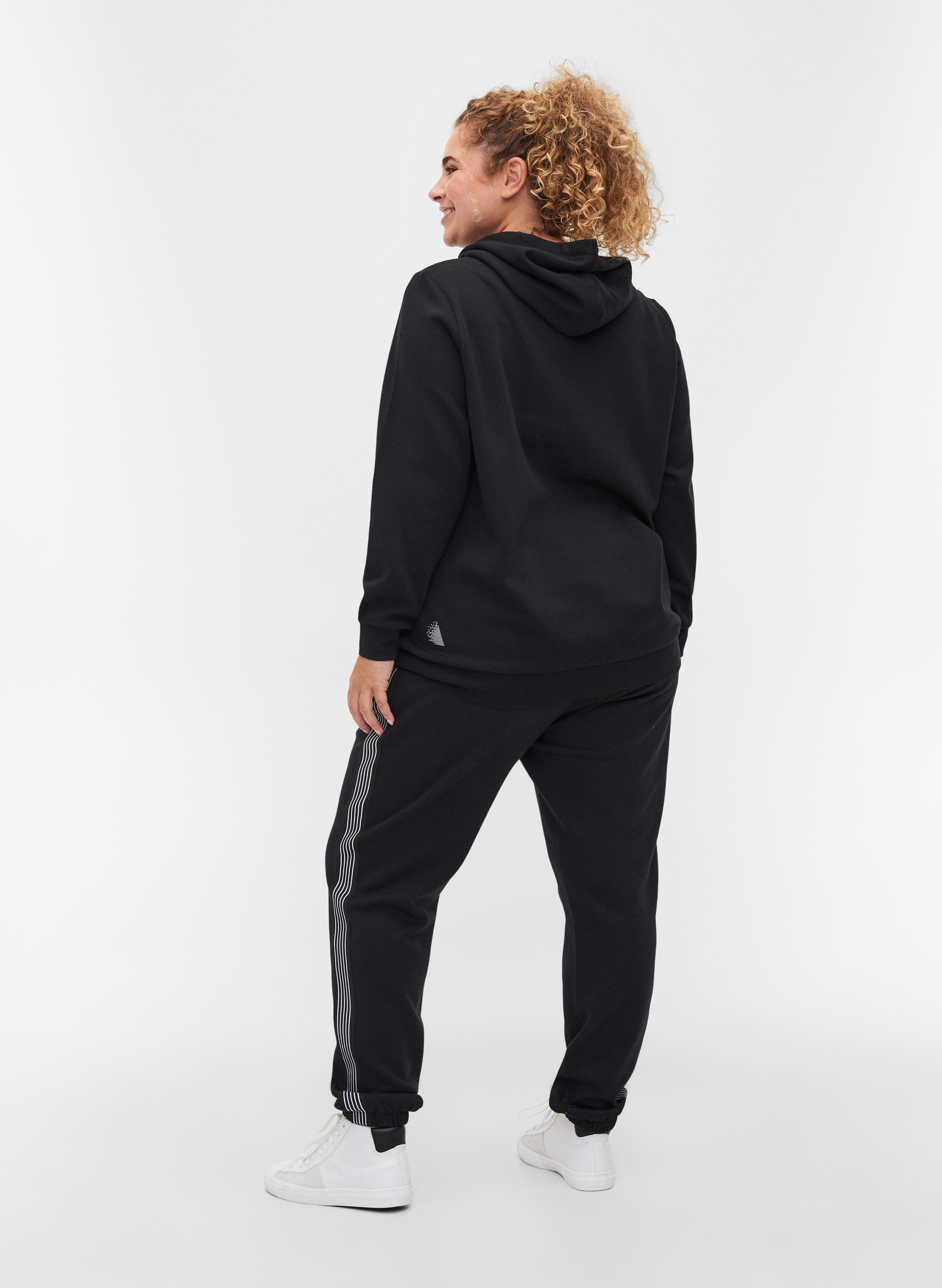 Pantalon de jogging avec cordon de serrage et poches, Black, Model image number 1